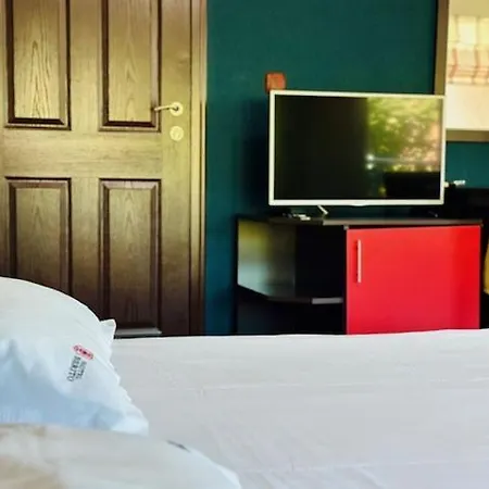 Berito Отель Момчилград