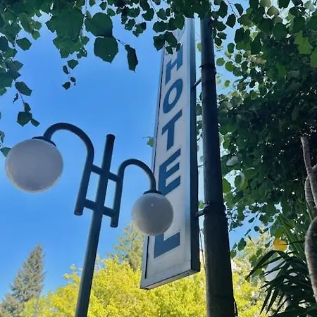 Berito Отель Момчилград