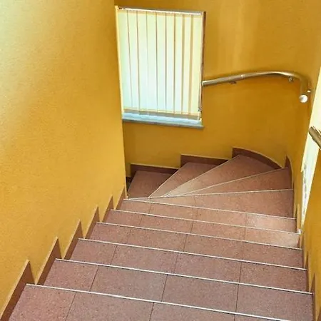 Berito Отель Момчилград